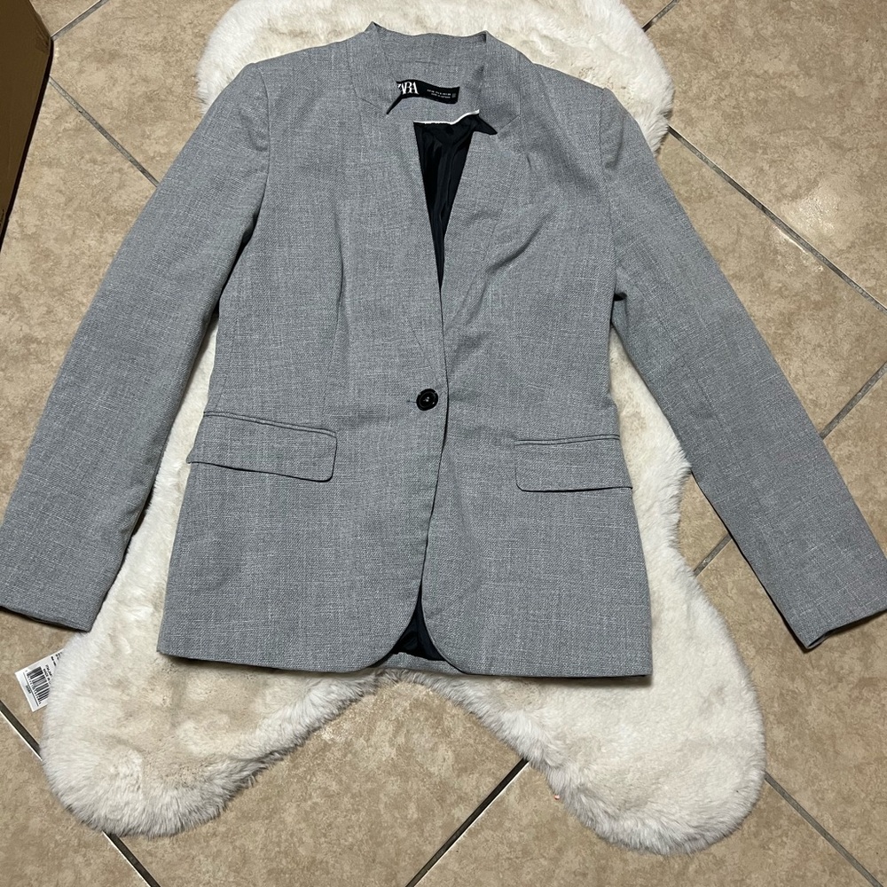 Woman’s ZARA Blazer